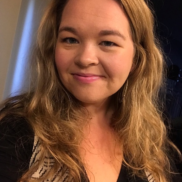 Meet your Posher, Hailey - Picture 4 of 5